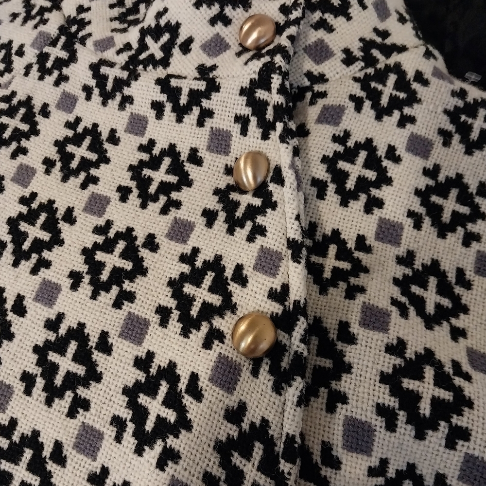 Welsh Woollens Vintage Black & Cream Pattern 100% Wool Snap Closure Cape - Picture 10 of 11